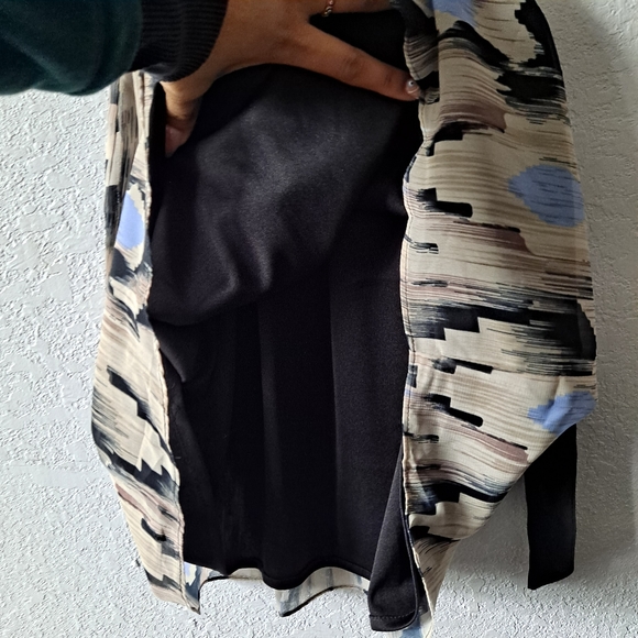 Dress barn black & blue cold shoulder dress - Picture 4 of 8